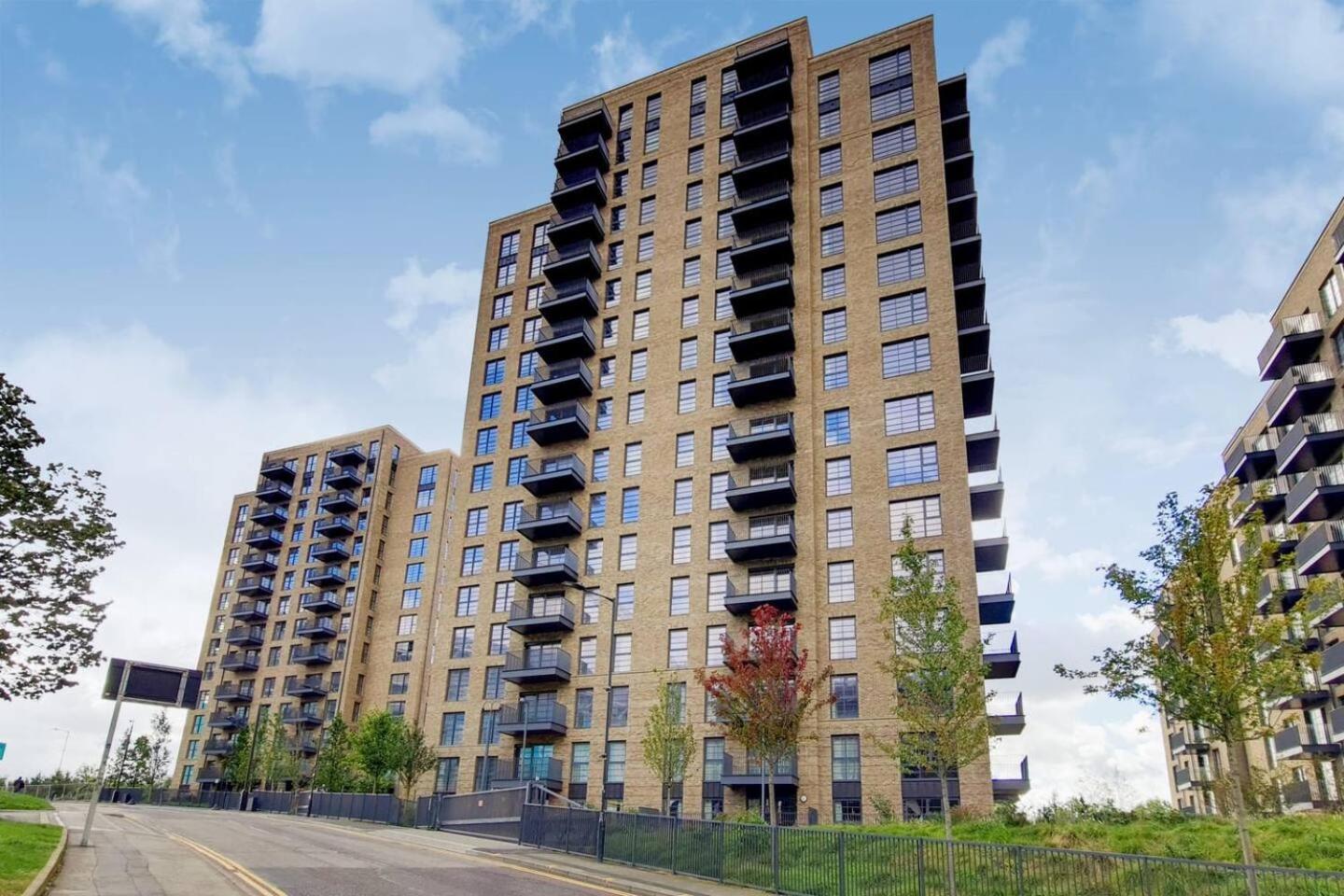 Modern And Chic Apartments At Ferrum Near Wembley Park ลอนดอน ภายนอก รูปภาพ